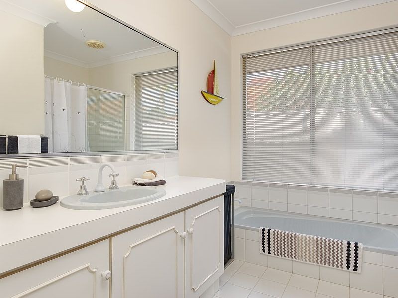 12 Heston Close, Leeming WA 6149