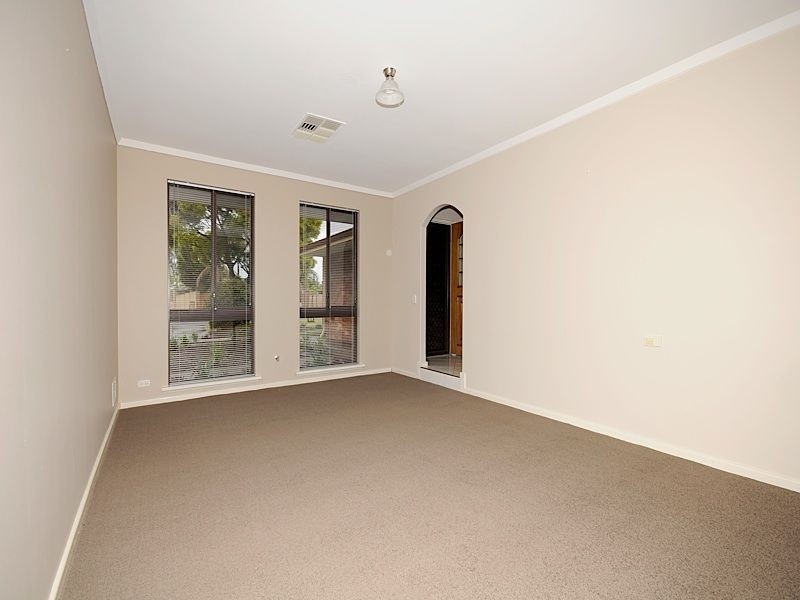 22 Hartfield Crescent, Leeming WA 6149