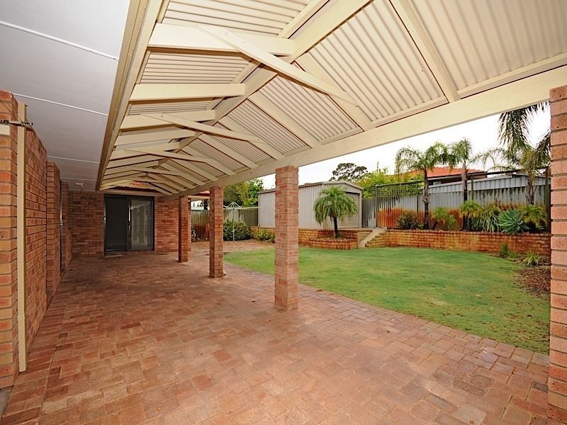 22 Hartfield Crescent, Leeming WA 6149