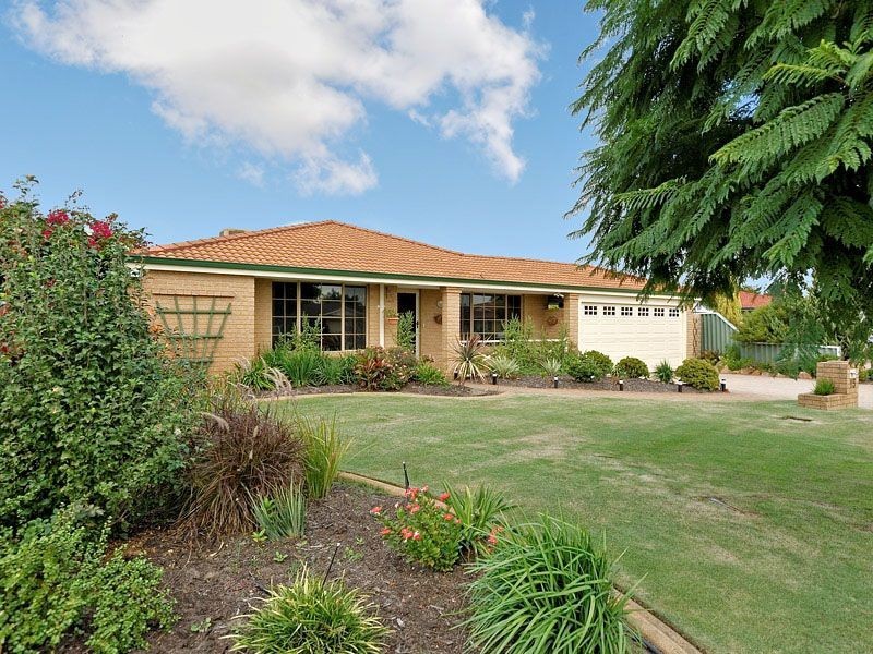 15 Greenlea Rise, Leeming WA 6149