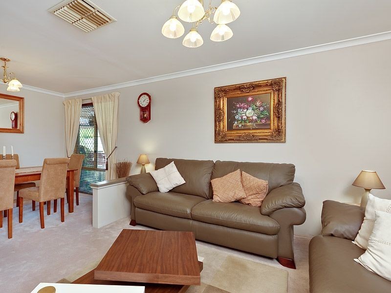 15 Greenlea Rise, Leeming WA 6149