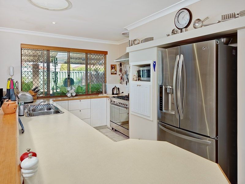 15 Greenlea Rise, Leeming WA 6149