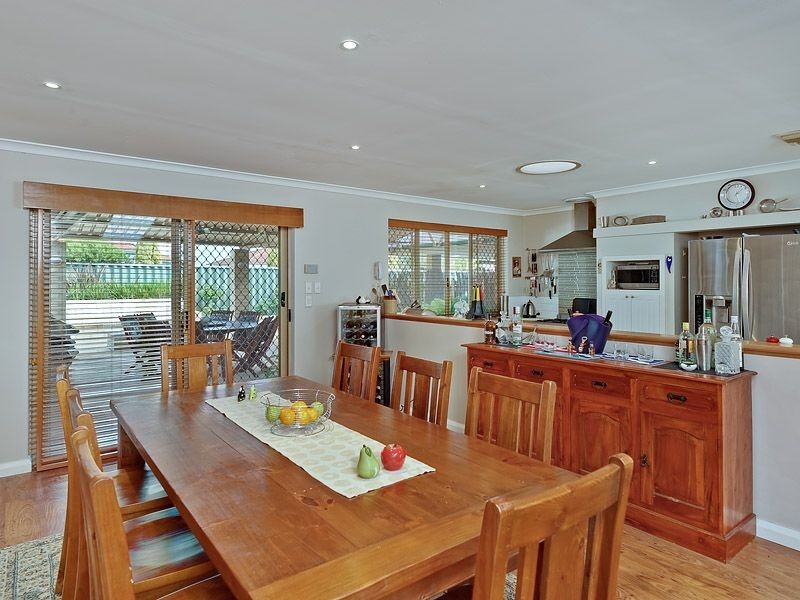 15 Greenlea Rise, Leeming WA 6149