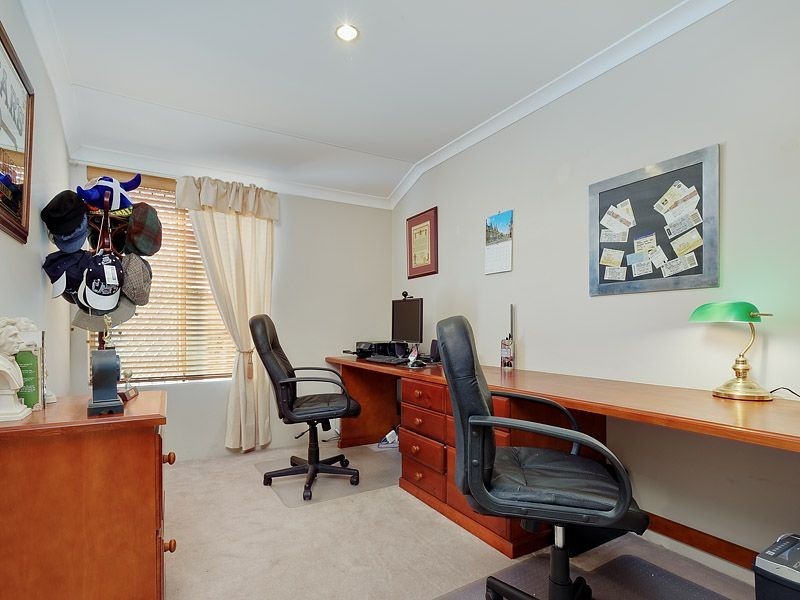 15 Greenlea Rise, Leeming WA 6149