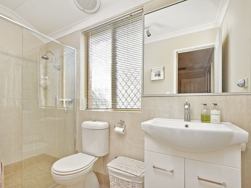 15 Greenlea Rise, Leeming WA 6149