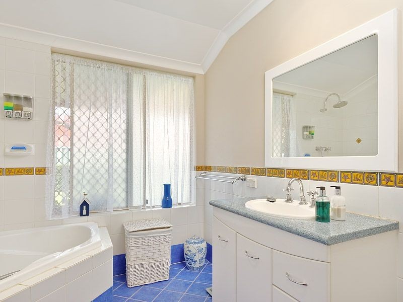 15 Greenlea Rise, Leeming WA 6149