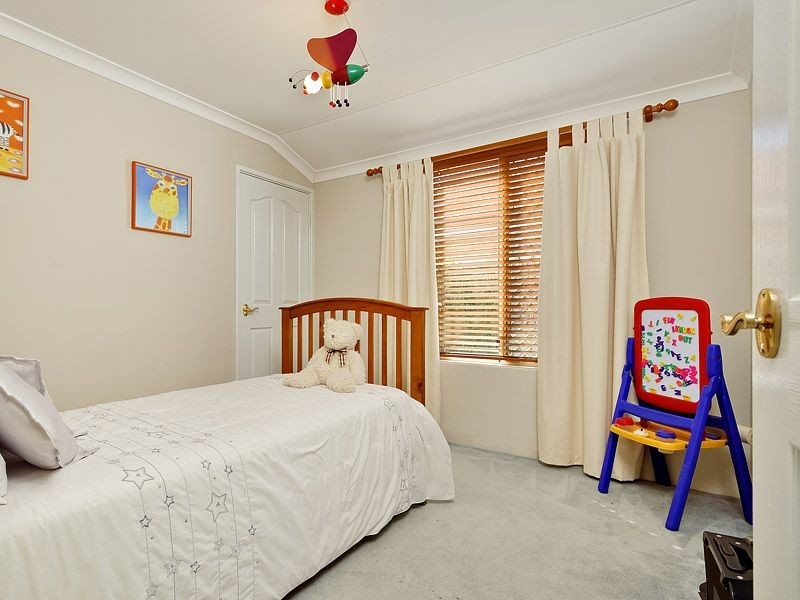 15 Greenlea Rise, Leeming WA 6149