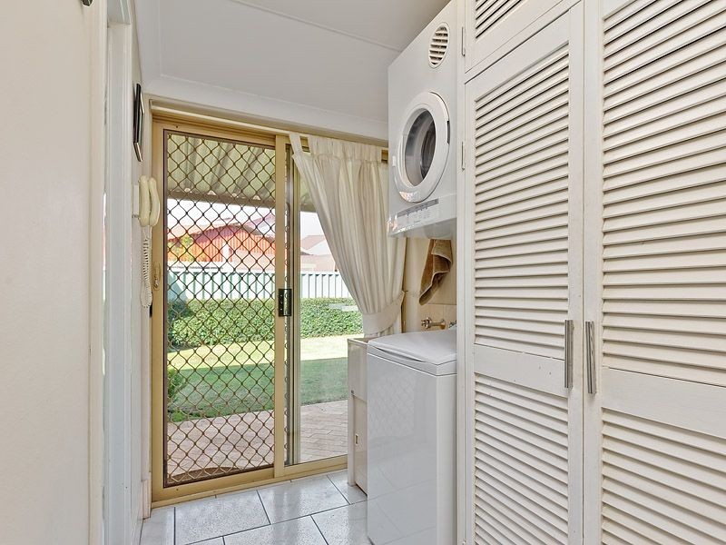 15 Greenlea Rise, Leeming WA 6149