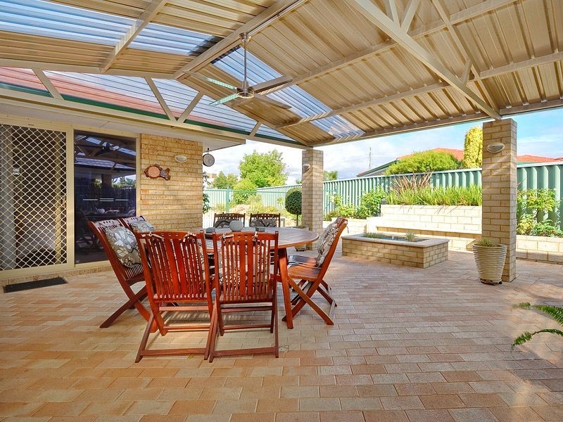 15 Greenlea Rise, Leeming WA 6149