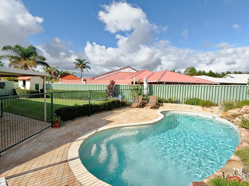 15 Greenlea Rise, Leeming WA 6149