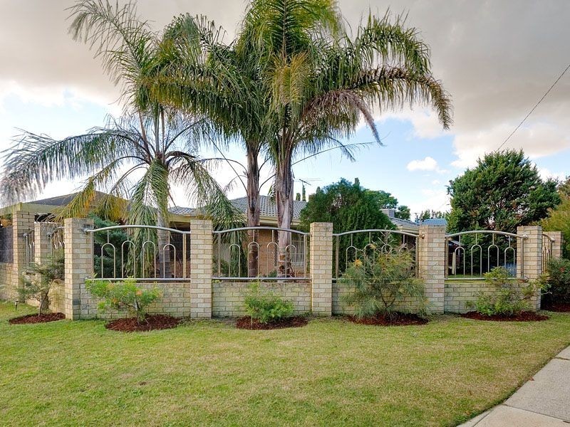 2 Dain Court, Leeming WA 6149
