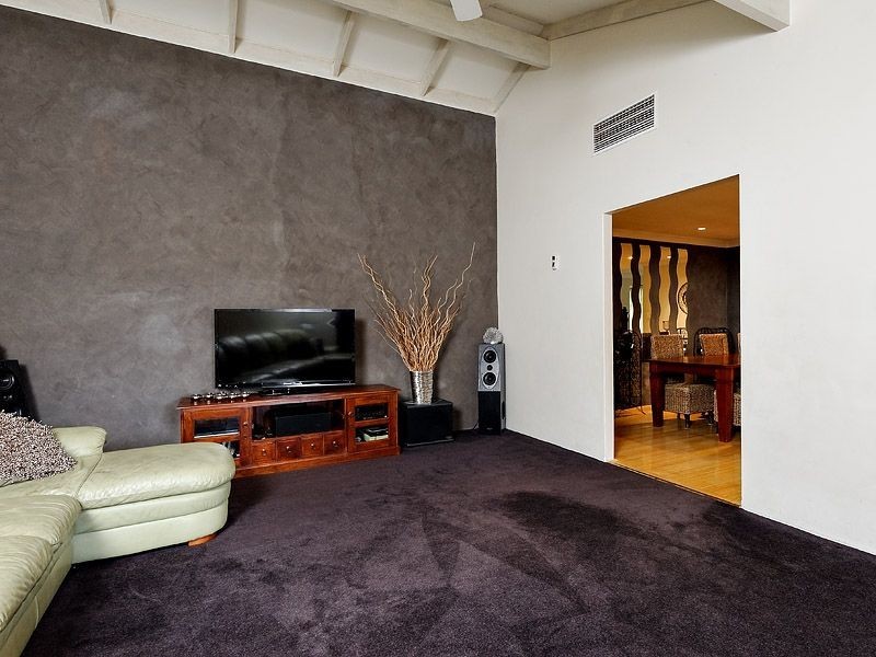 2 Dain Court, Leeming WA 6149