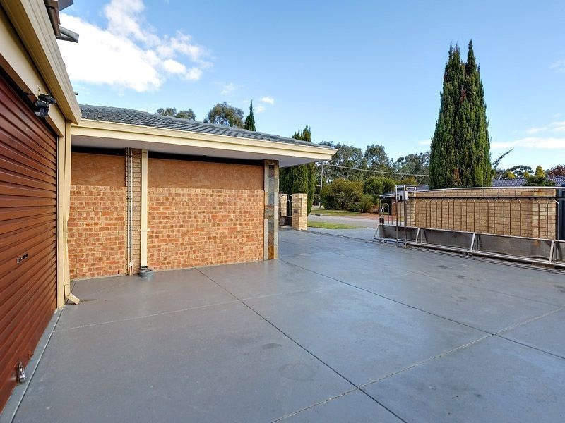 2 Dain Court, Leeming WA 6149