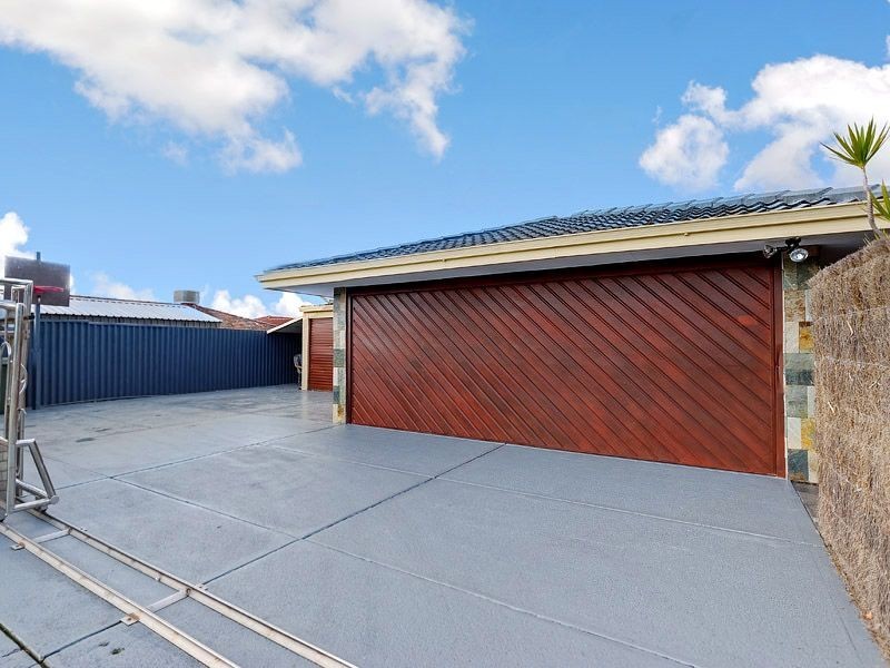 2 Dain Court, Leeming WA 6149