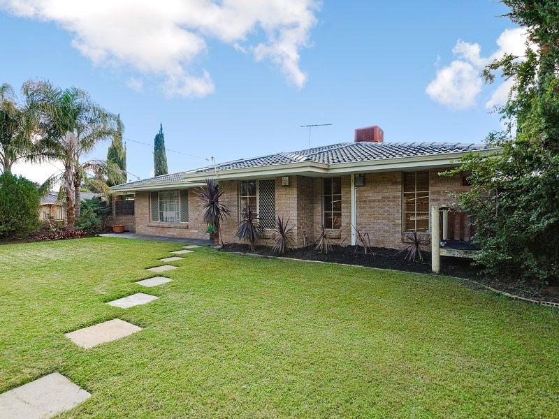 2 Dain Court, Leeming WA 6149