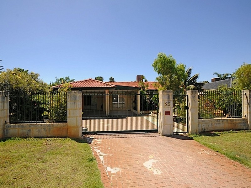 25 Hartfield Crescent, Leeming WA 6149