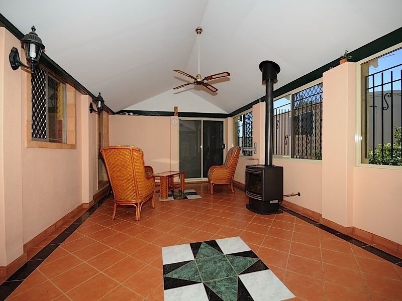 25 Hartfield Crescent, Leeming WA 6149