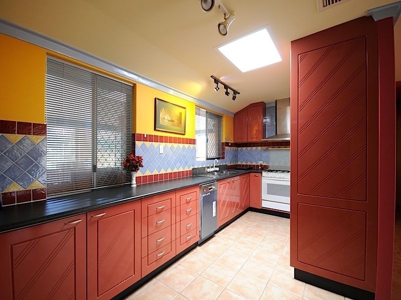 25 Hartfield Crescent, Leeming WA 6149