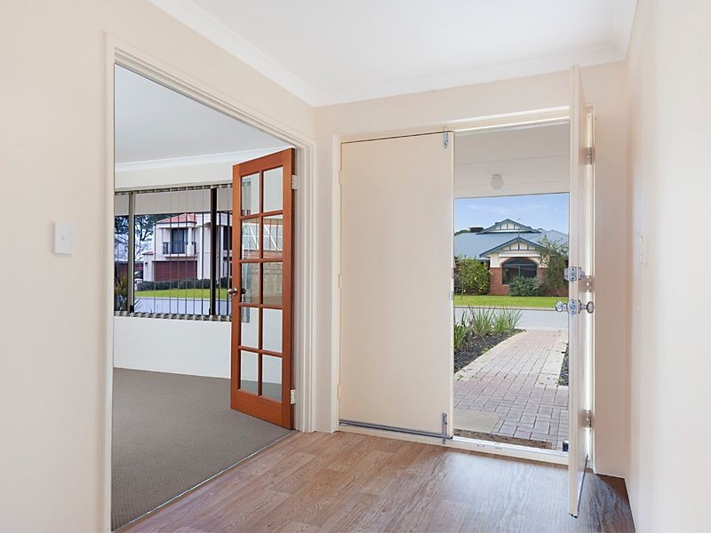 6 Serene Bend, Atwell WA 6164