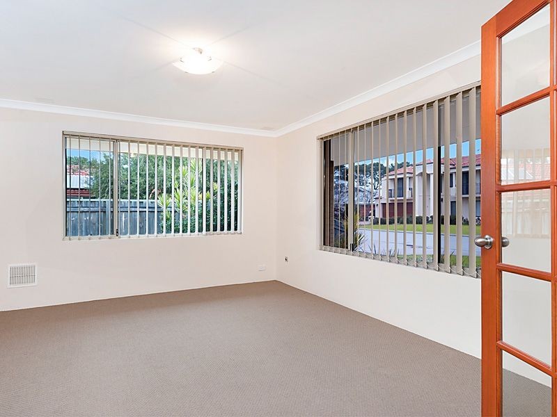 6 Serene Bend, Atwell WA 6164