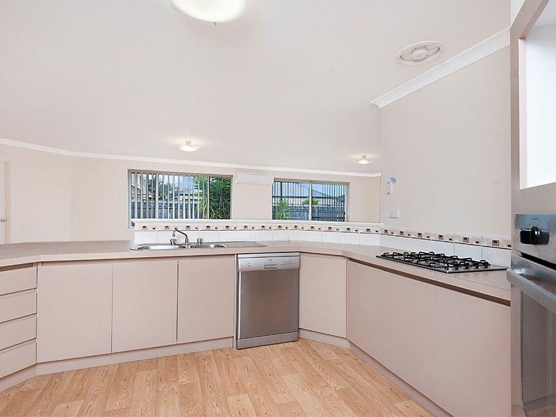 6 Serene Bend, Atwell WA 6164