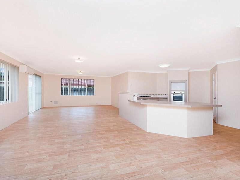 6 Serene Bend, Atwell WA 6164