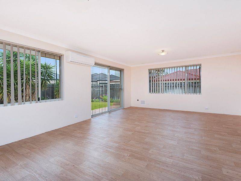 6 Serene Bend, Atwell WA 6164