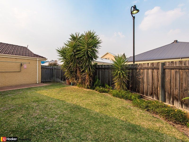6 Serene Bend, Atwell WA 6164