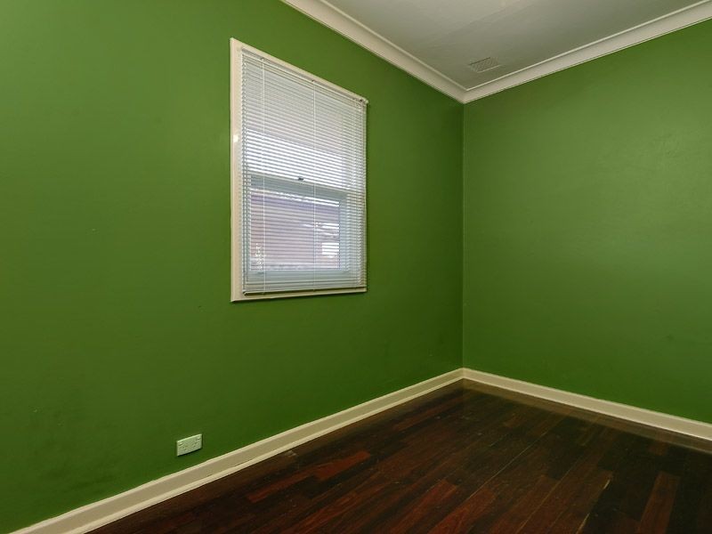 30 Leece Street, Coolbellup WA 6163