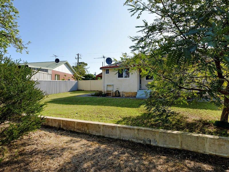 30 Leece Street, Coolbellup WA 6163