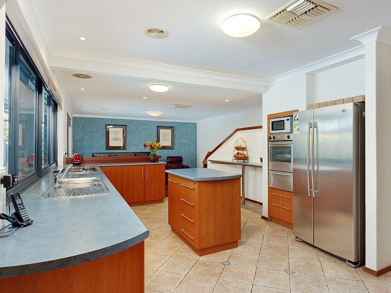 4 Cain Place, Leeming WA 6149