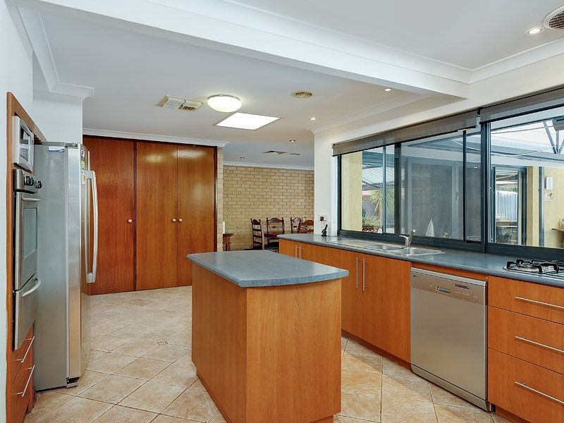 4 Cain Place, Leeming WA 6149