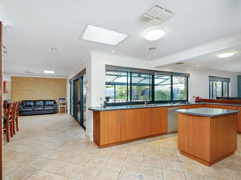 4 Cain Place, Leeming WA 6149