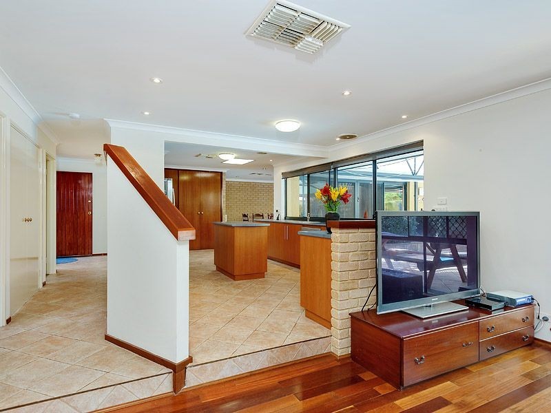4 Cain Place, Leeming WA 6149