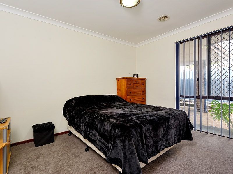 4 Cain Place, Leeming WA 6149