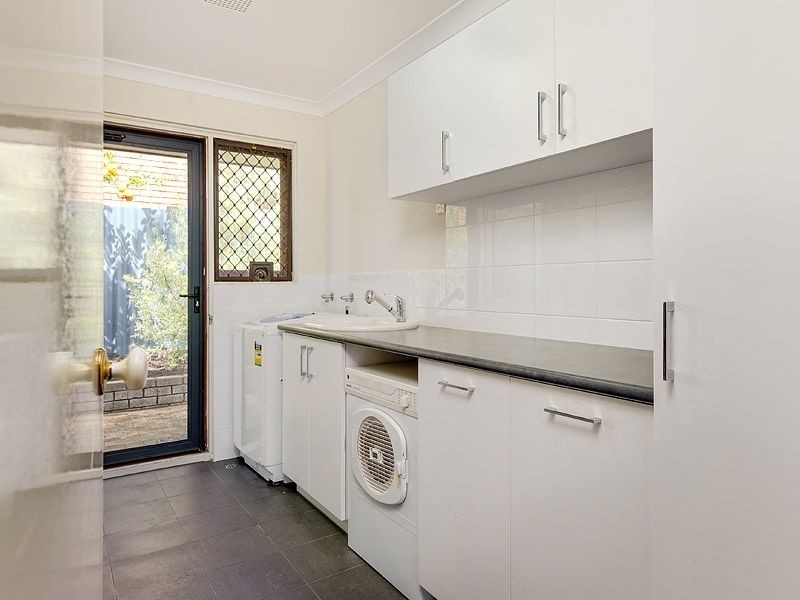 4 Cain Place, Leeming WA 6149
