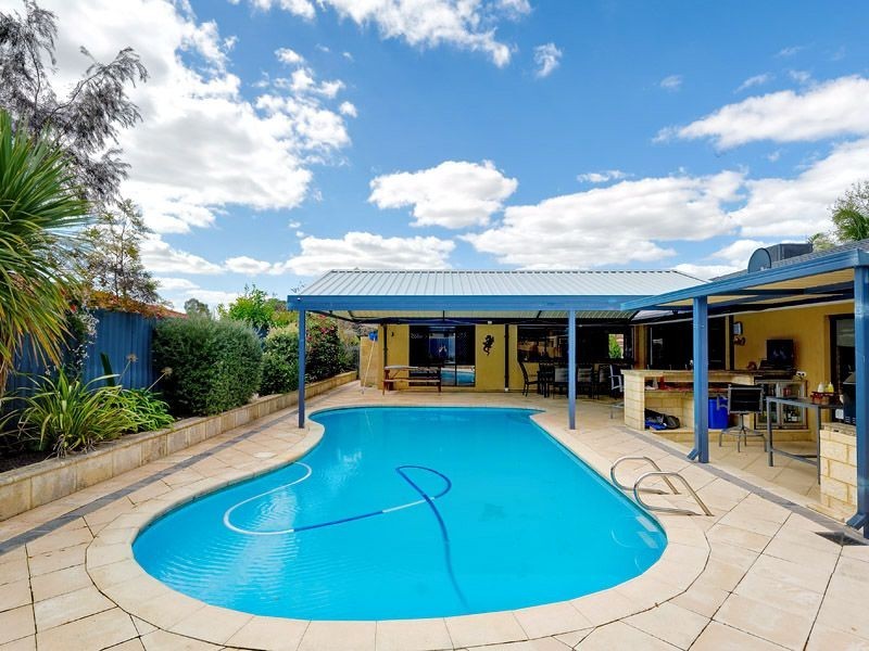 4 Cain Place, Leeming WA 6149