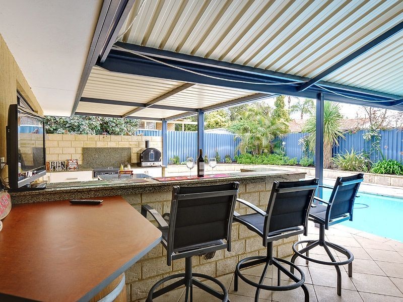 4 Cain Place, Leeming WA 6149
