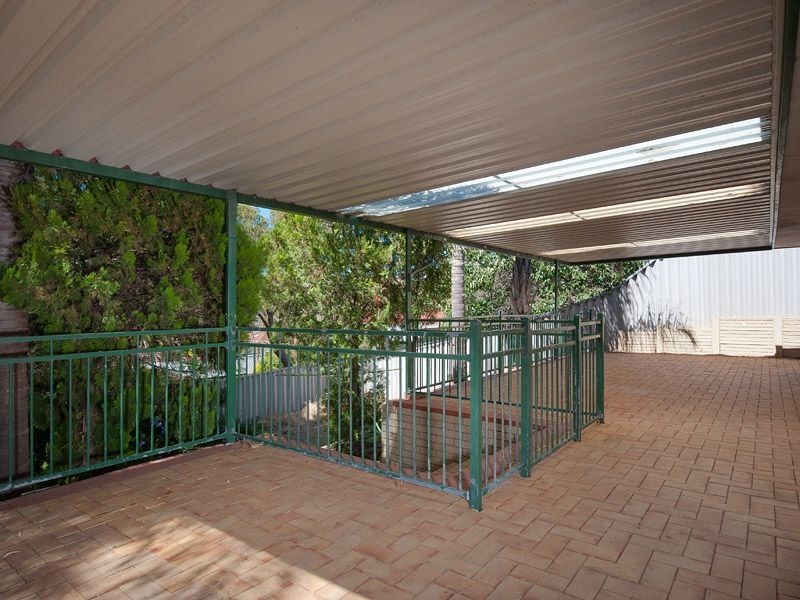 11 Conigrave Road, Yangebup WA 6164