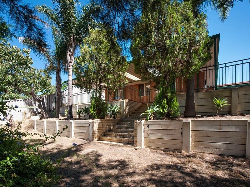 11 Conigrave Road, Yangebup WA 6164