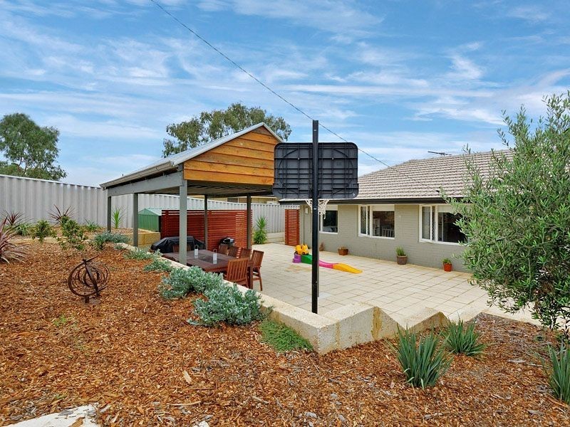 17 Erpingham Road, Hamilton Hill WA 6163