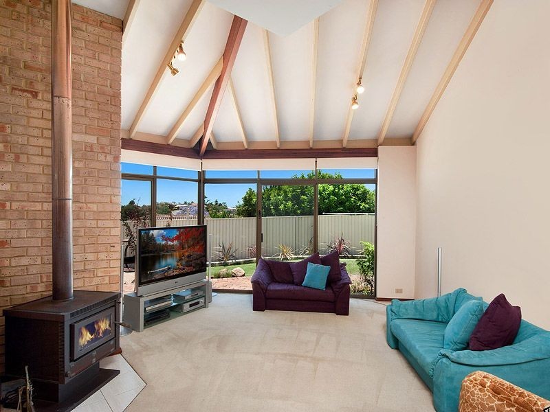 8 Hannah Place, Leeming WA 6149