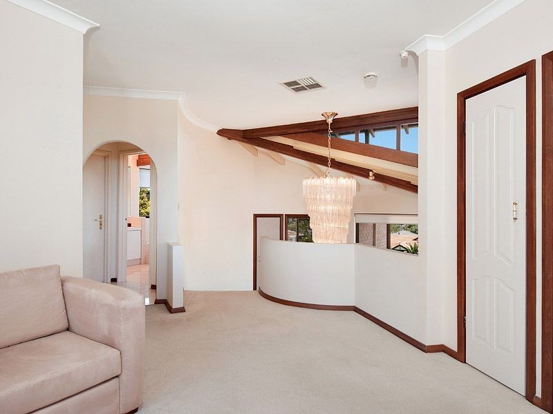 8 Hannah Place, Leeming WA 6149