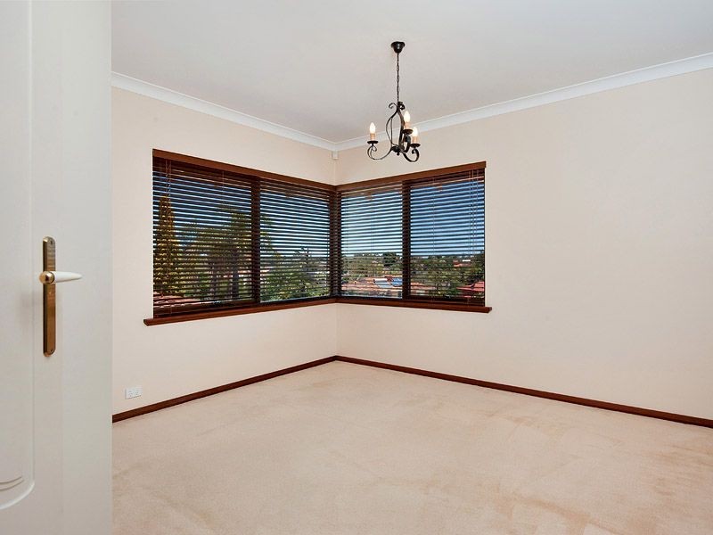 8 Hannah Place, Leeming WA 6149