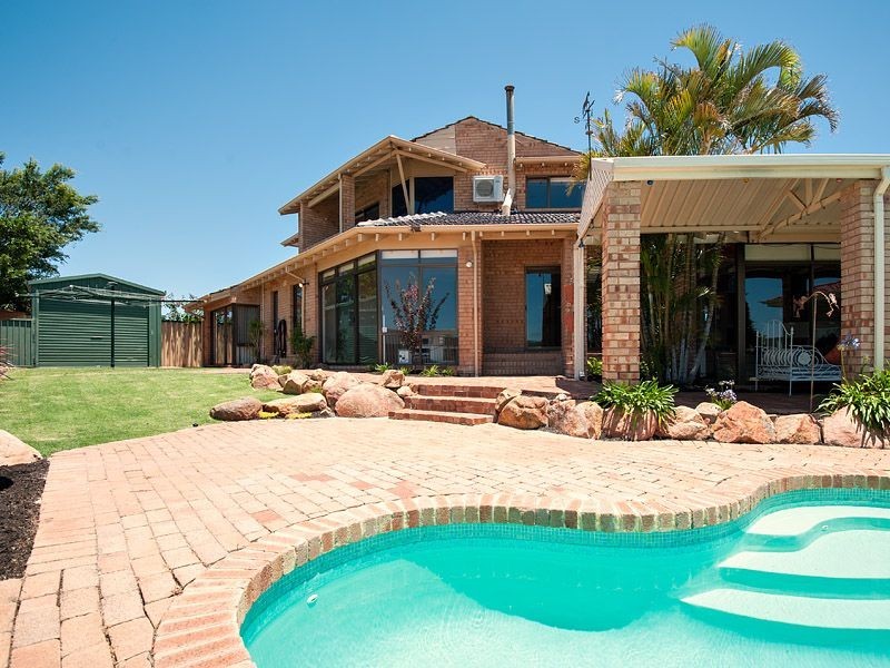 8 Hannah Place, Leeming WA 6149