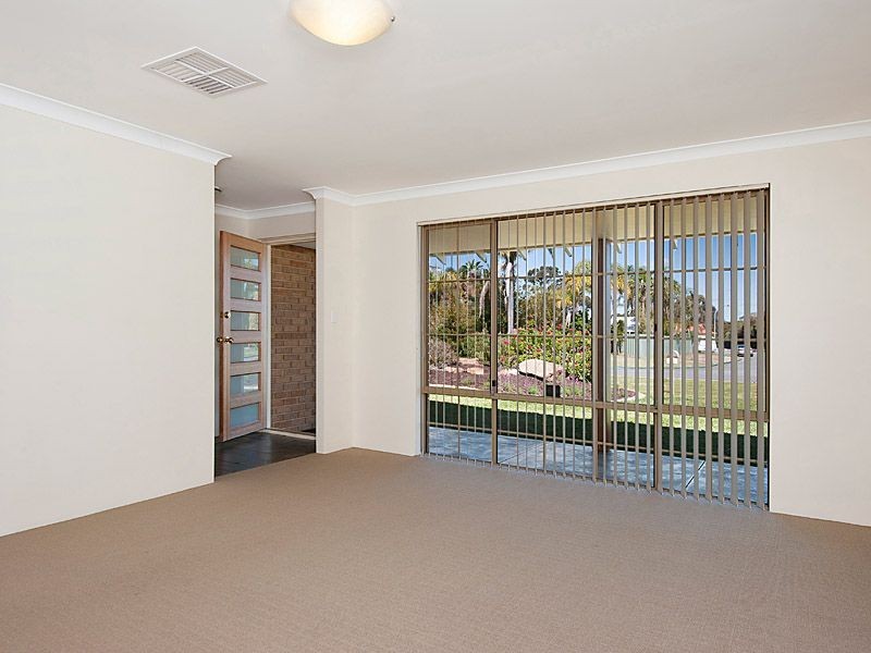 15 Earnshaw Loop, Leeming WA 6149