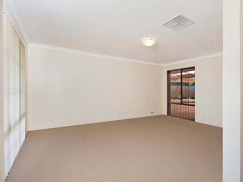 15 Earnshaw Loop, Leeming WA 6149