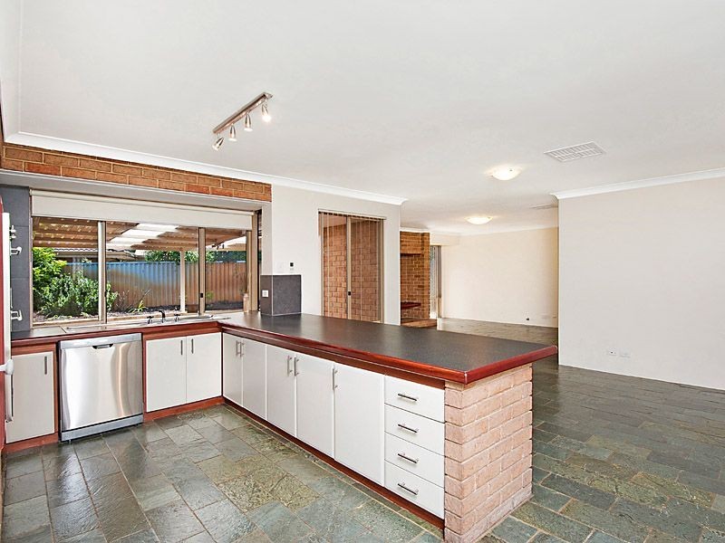 15 Earnshaw Loop, Leeming WA 6149