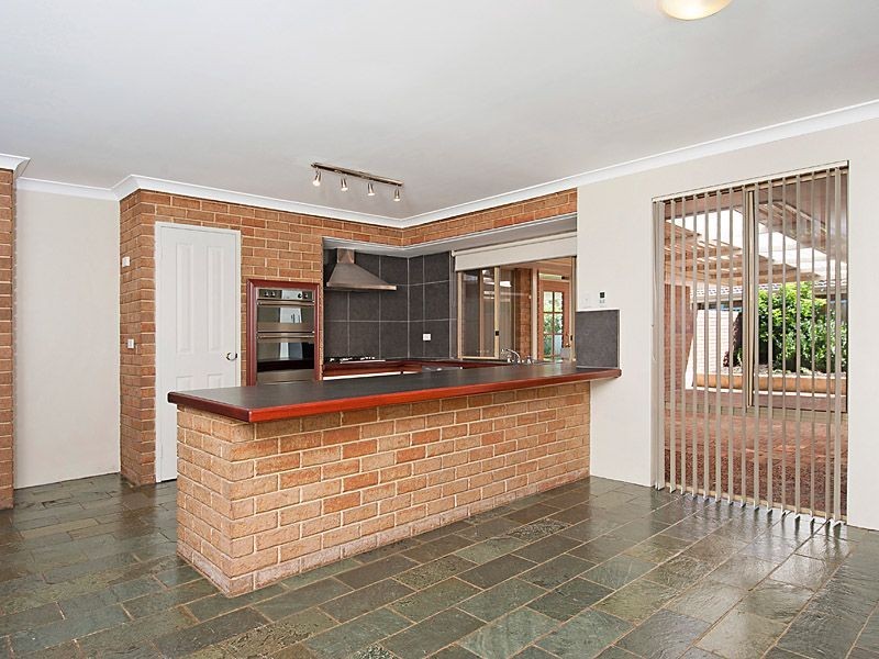 15 Earnshaw Loop, Leeming WA 6149