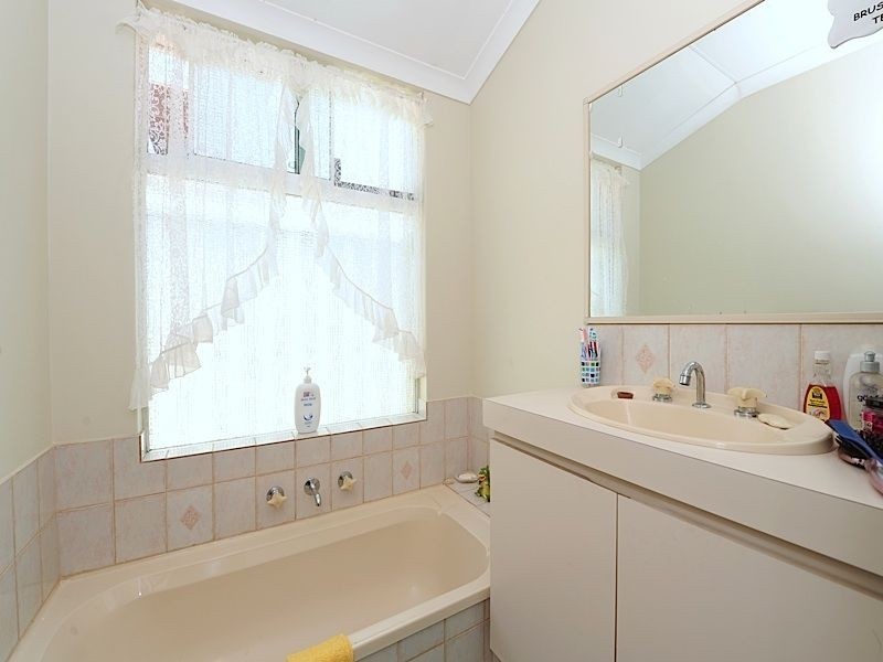 18 Bannigan Avenue, Success WA 6164